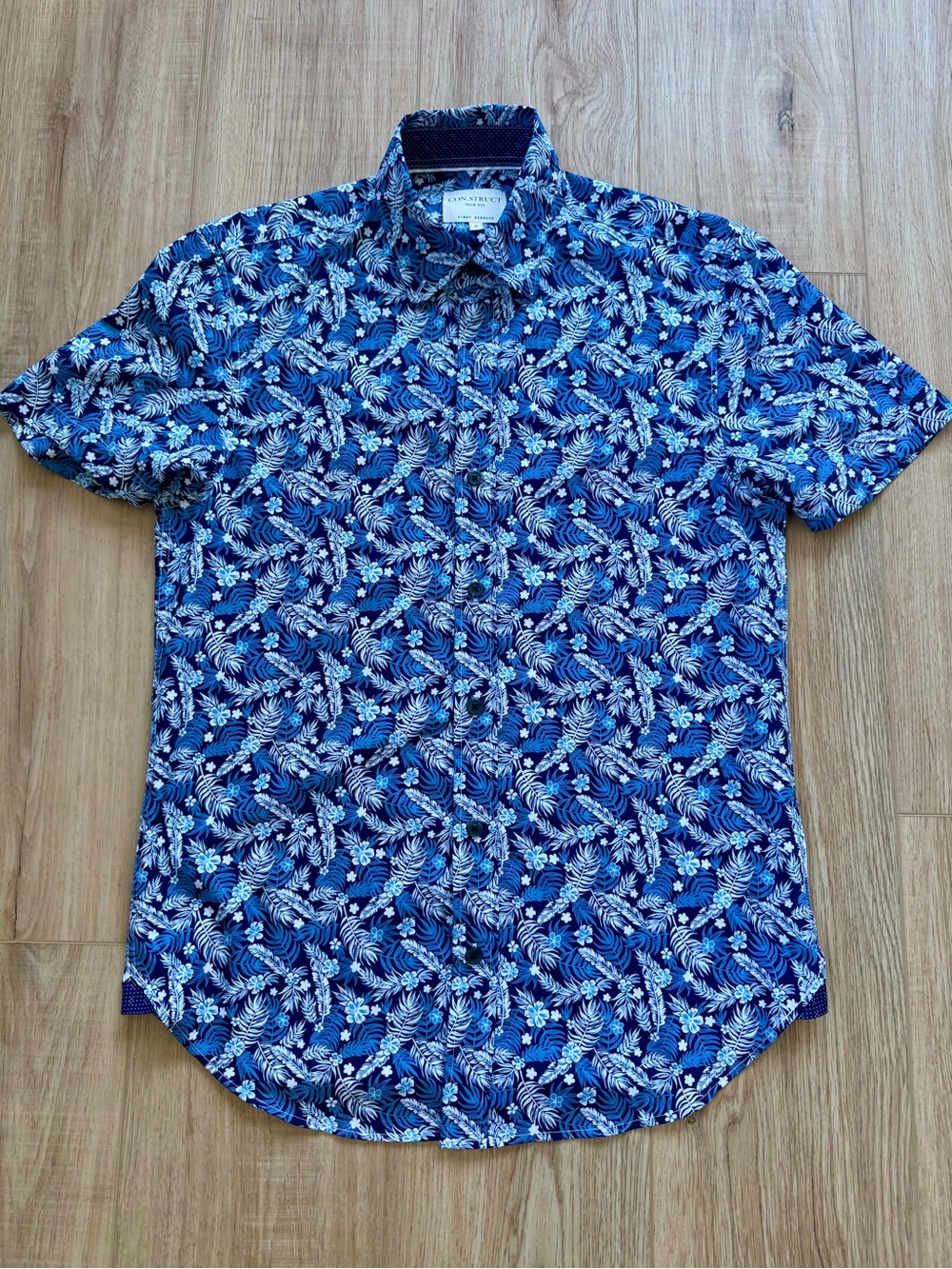 Men’s Blue Tropical Print Short-Sleeve Shirt